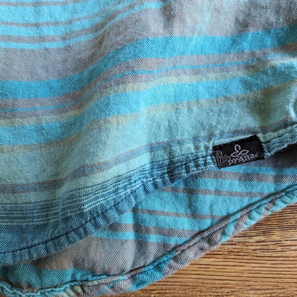 PrAna Women's Striped Long Sleeve Button-Up Lightweight Blue/Green Shirt Size M - Picture 4 of 9